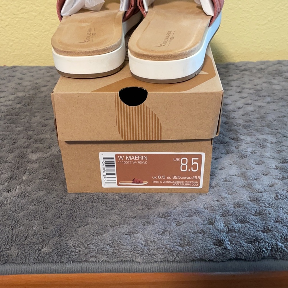 Kookaburra by Ugg sandals - Picture 2 of 3